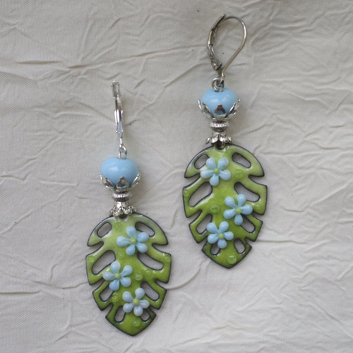 Ravissantes boucles d’oreilles en cuivre émaillé et perles en verre de murano