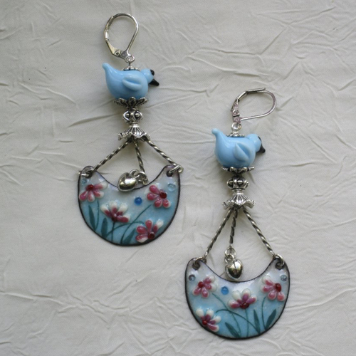 Ravissantes boucles d’oreilles en cuivre émaillé et perles en verre de murano