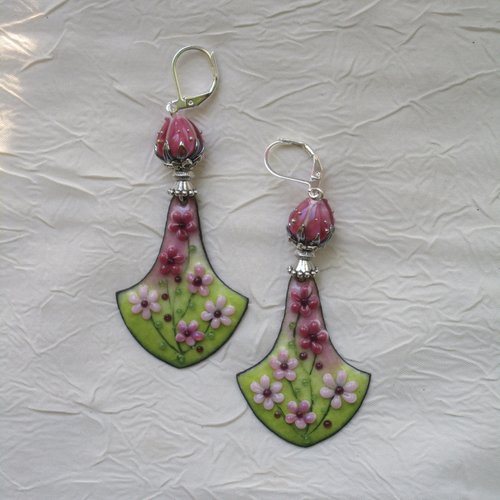 Ravissantes boucles d’oreilles en cuivre émaillé et perles en verre de murano