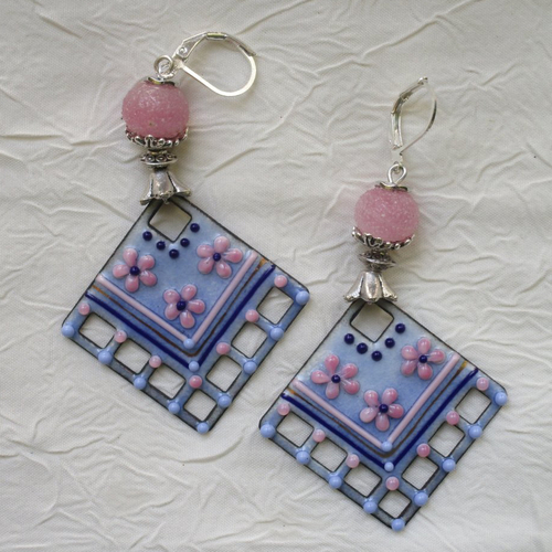 Ravissantes boucles d’oreilles en cuivre émaillé et perles en verre de murano