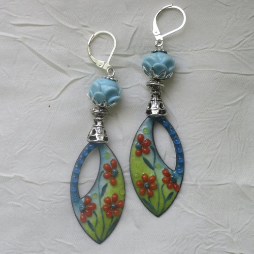 Ravissantes boucles d’oreilles en cuivre émaillé et perles en verre de murano