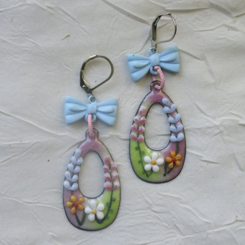 Ravissantes boucles d’oreilles en cuivre émaillé et perles en verre de murano