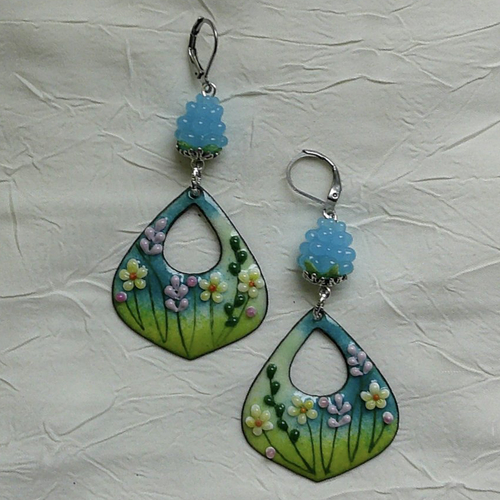 Ravissantes boucles d’oreilles en cuivre émaillé et perles en verre de murano