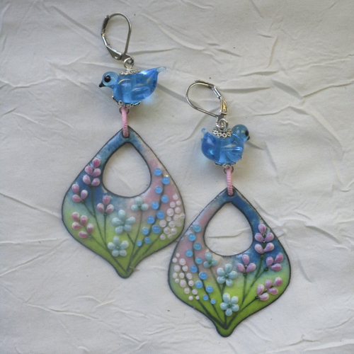 Ravissantes boucles d’oreilles en cuivre émaillé et perles en verre de murano