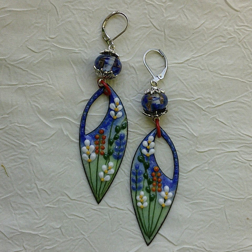 Ravissantes boucles d’oreilles en cuivre émaillé et perles en verre de murano