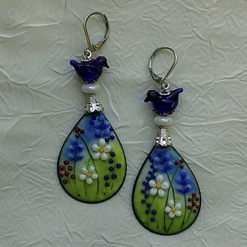 Ravissantes boucles d’oreilles en cuivre émaillé et perles en verre de murano