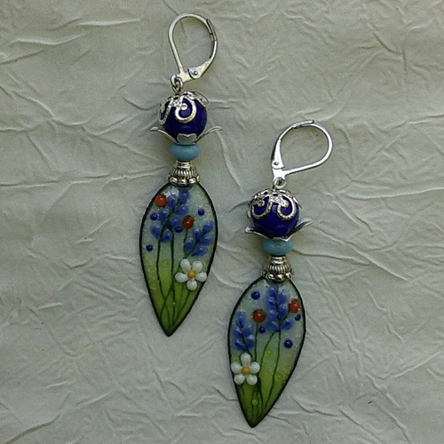 Ravissantes boucles d’oreilles en cuivre émaillé et perles en verre de murano