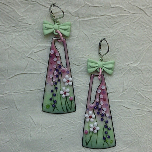 Ravissantes boucles d’oreilles en cuivre émaillé et perles en verre de murano