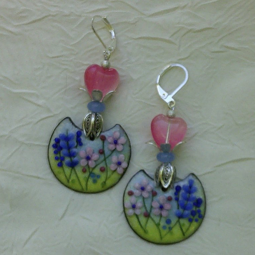 Ravissantes boucles d’oreilles en cuivre émaillé et perles en verre de murano