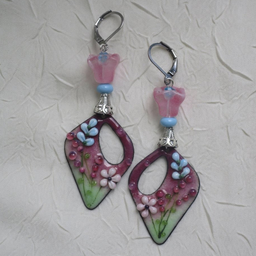 Ravissantes boucles d’oreilles en cuivre émaillé et perles en verre de murano