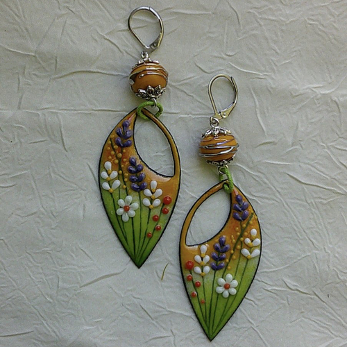 Ravissantes boucles d’oreilles en cuivre émaillé et perles en verre de murano