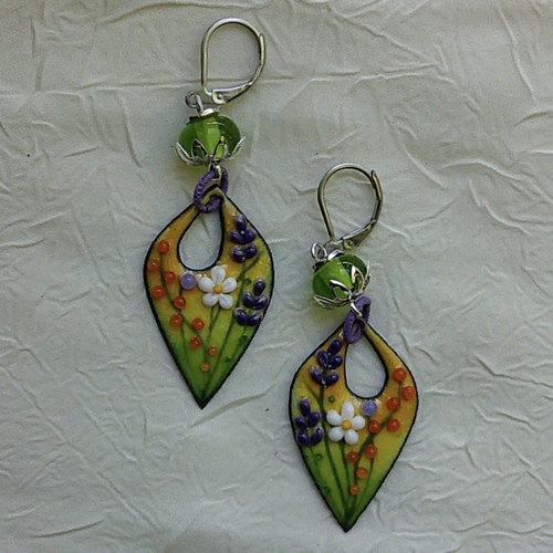 Ravissantes boucles d’oreilles en cuivre émaillé et perles en verre de murano