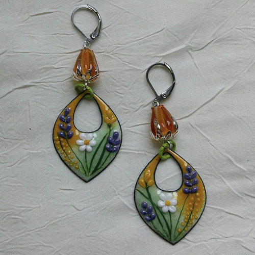 Ravissantes boucles d’oreilles en cuivre émaillé et perles en verre de murano