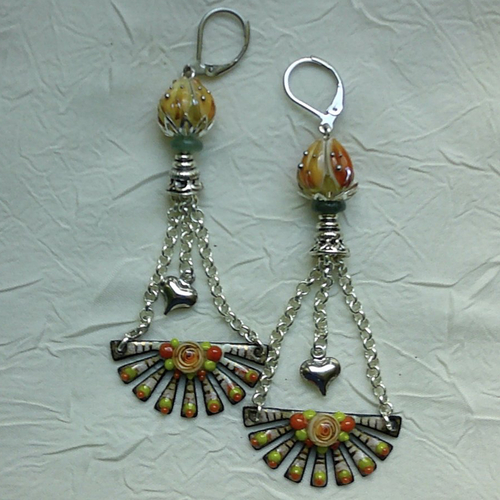 Ravissantes boucles d’oreilles en cuivre émaillé et perles en verre de murano