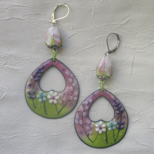 Ravissantes boucles d’oreilles en cuivre émaillé et perles en verre de murano