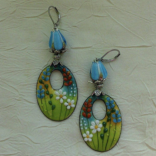 Ravissantes boucles d’oreilles en cuivre émaillé et perles en verre de murano