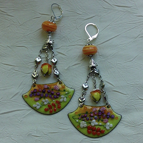 Ravissantes boucles d’oreilles en cuivre émaillé et perles en verre de murano