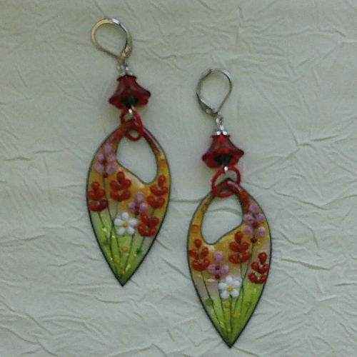 Ravissantes boucles d’oreilles en cuivre émaillé et perles en verre de murano