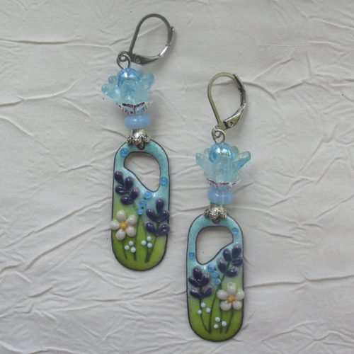 Ravissantes boucles d’oreilles en cuivre émaillé et perles en verre de murano