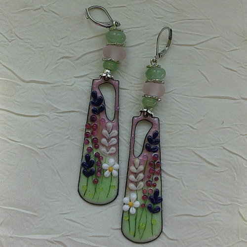 Ravissantes boucles d’oreilles en cuivre émaillé et perles en verre de murano