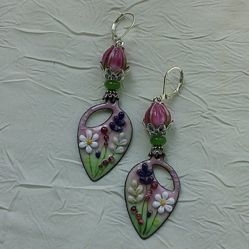 Ravissantes boucles d’oreilles en cuivre émaillé et perles en verre de murano