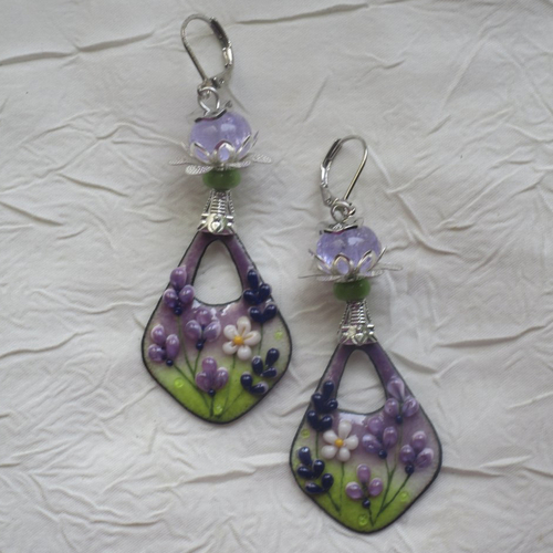 Ravissantes boucles d’oreilles en cuivre émaillé et perles en verre de murano