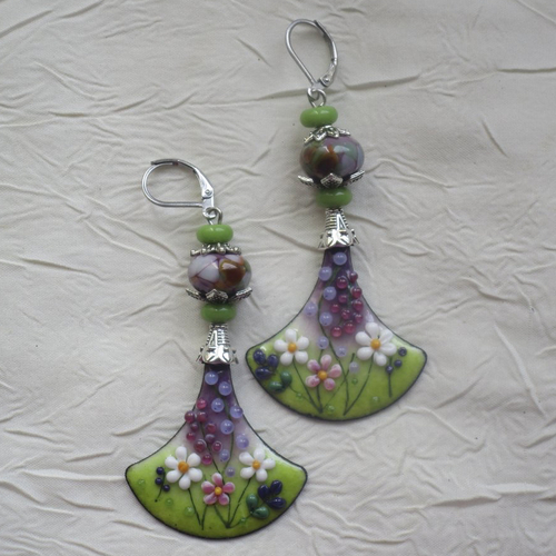 Ravissantes boucles d’oreilles en cuivre émaillé et perles en verre de murano