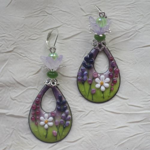 Ravissantes boucles d’oreilles en cuivre émaillé et perles en verre de murano