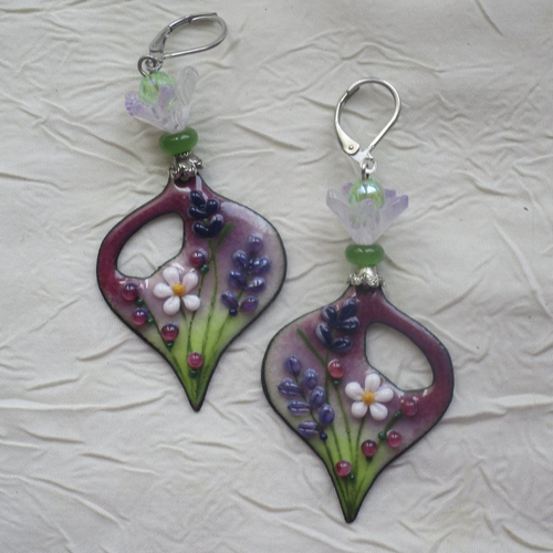 Ravissantes boucles d’oreilles en cuivre émaillé et perles en verre de murano