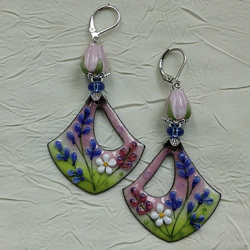 Ravissantes boucles d’oreilles en cuivre émaillé et perles en verre de murano
