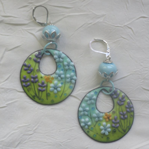 Ravissantes boucles d’oreilles en cuivre émaillé et perles en verre de murano
