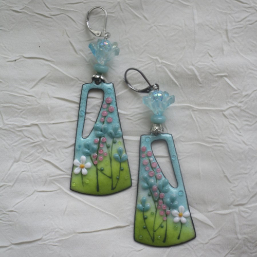 Ravissantes boucles d’oreilles en cuivre émaillé et perles en verre de murano