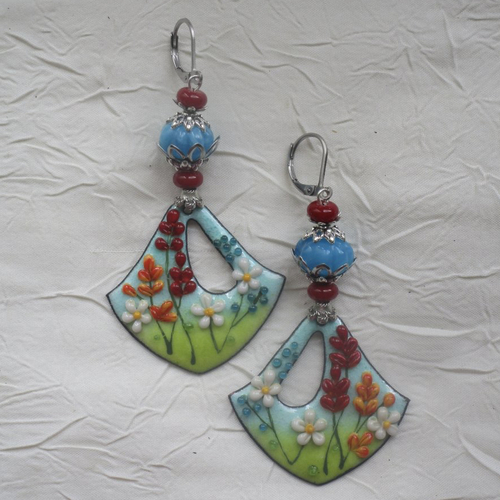 Ravissantes boucles d’oreilles en cuivre émaillé et perles en verre de murano