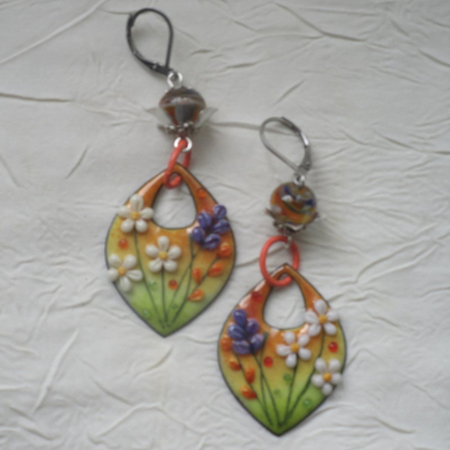 Ravissantes boucles d’oreilles en cuivre émaillé et perles en verre de murano