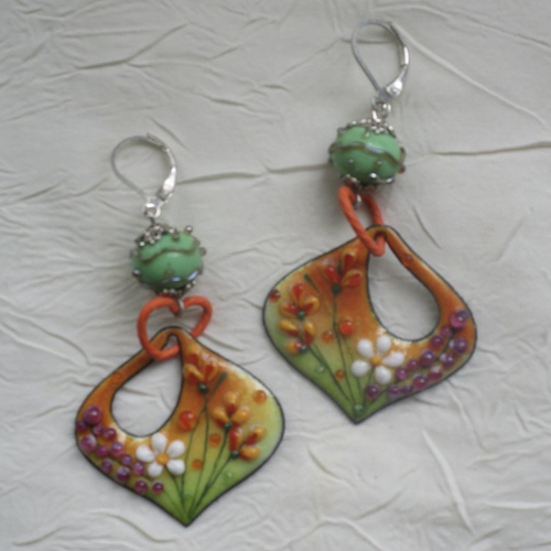 Ravissantes boucles d’oreilles en cuivre émaillé et perles en verre de murano