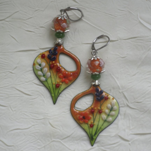 Ravissantes boucles d’oreilles en cuivre émaillé et perles en verre de murano