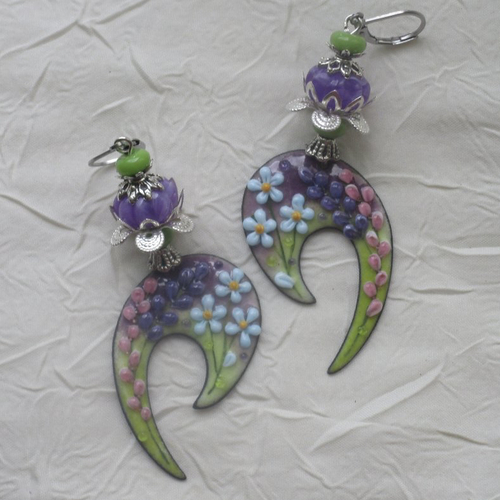 Ravissantes boucles d’oreilles en cuivre émaillé et perles en verre de murano