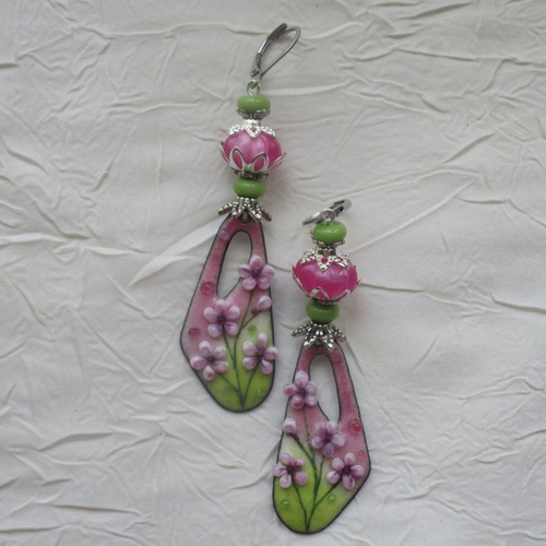Ravissantes boucles d’oreilles en cuivre émaillé et perles en verre de murano