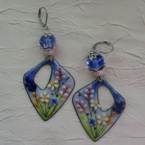 Ravissantes boucles d’oreilles en cuivre émaillé et perles en verre de murano