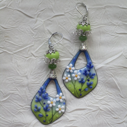 Ravissantes boucles d’oreilles en cuivre émaillé et perles en verre de murano
