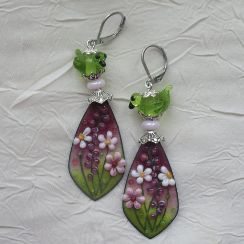 Ravissantes boucles d’oreilles en cuivre émaillé et perles en verre de murano