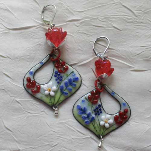 Ravissantes boucles d’oreilles en cuivre émaillé et perles en verre de murano