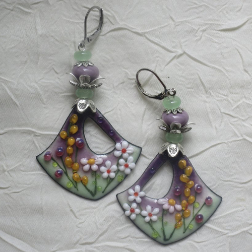 Ravissantes boucles d’oreilles en cuivre émaillé et perles en verre de murano