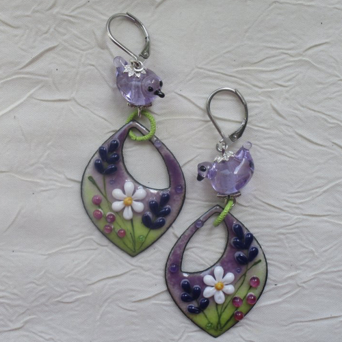 Ravissantes boucles d’oreilles en cuivre émaillé et perles en verre de murano