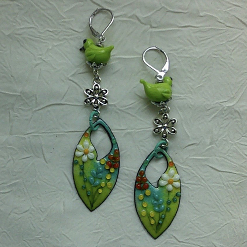 Ravissantes boucles d’oreilles en cuivre émaillé et perles en verre de murano