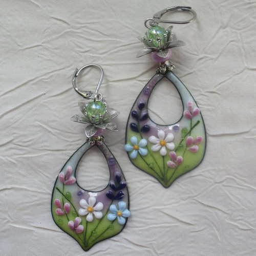 Ravissantes boucles d’oreilles en cuivre émaillé et perles en verre de murano