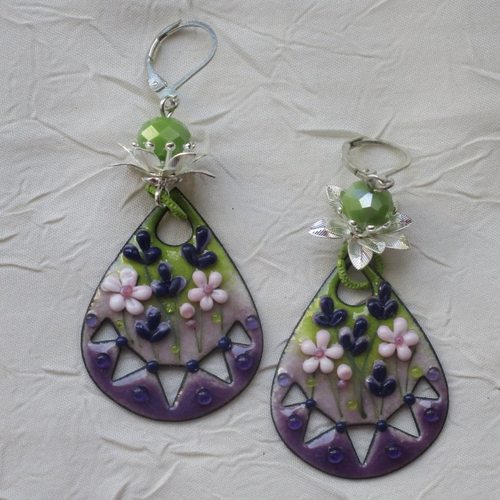 Ravissantes boucles d’oreilles en cuivre émaillé et perles en verre de murano