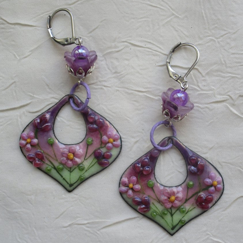 Ravissantes boucles d’oreilles en cuivre émaillé et perles en verre de murano