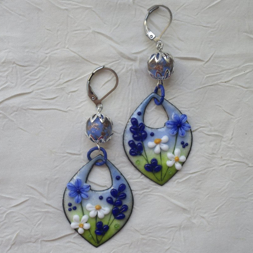 Ravissantes boucles d’oreilles en cuivre émaillé et perles en verre de murano