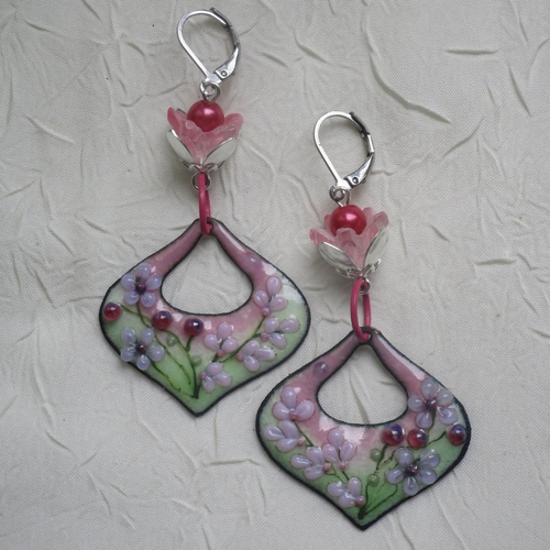 Ravissantes boucles d’oreilles en cuivre émaillé et perles en verre de murano